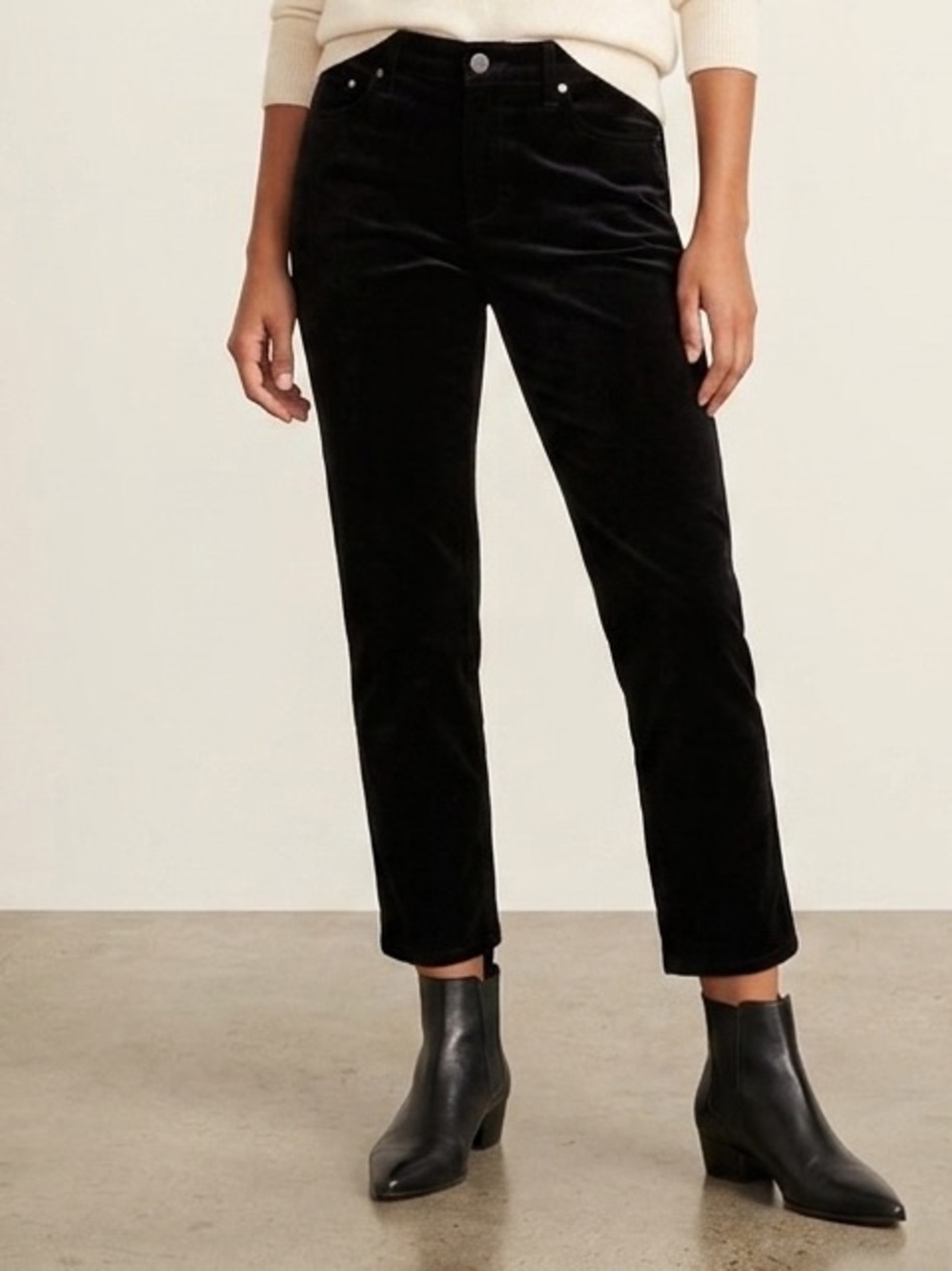 AKRIS PUNTO
Mike Cropped Velvet Pants (5)
